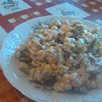 sałatka z brokułami i słonecznikiem