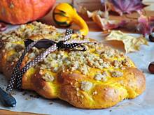 Fot. MIENTA, Dyniowa chałka z orzechową kruszonką