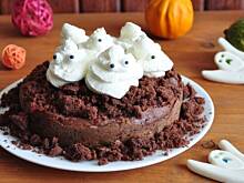 Fot. MIENTA, Kakaowe ciasto z bitą śmietaną