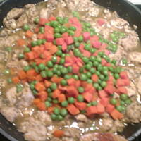 kurczak w ziołach z groszkiem i marchewka