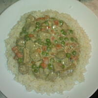 kurczak w ziołach z groszkiem i marchewka