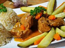 Fot. makusia, Kawałki indyka w pikantnym sosie