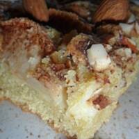 Szarlotka z cynamonem i migdałami