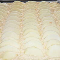 Szarlotka z cynamonem i migdałami