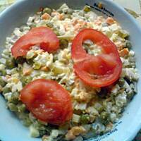 sałatka z warzyw z rosołu i makaronu