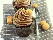 Fot. Domowe Wypieki, Babeczki kakowe z ciasteczkami Amaretti