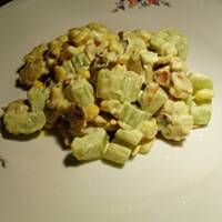 Sałatka z selerem naciowym i migdałami