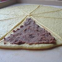 Rogale z nadzieniem orzechowo-migdałowym