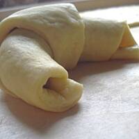 Rogale z nadzieniem orzechowo-migdałowym