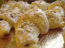 Fot. romaroza, Rogale z nadzieniem orzechowo-migdałowym