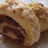 Rogale z nadzieniem orzechowo-migdałowym