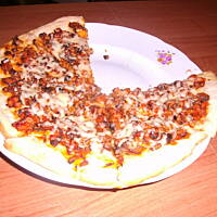 Domowa pizza z grzybami leśnymi