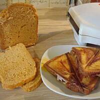 Pomidorowy chlebek z automatu (idealny do tostów)