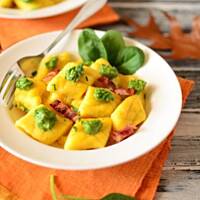 Dyniowe kopytka z pesto ze szpinaku