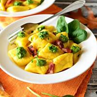 Dyniowe kopytka z pesto ze szpinaku