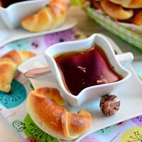 Rogaliki drożdżowe z domową nutellą