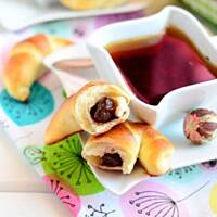 Rogaliki drożdżowe z domową nutellą