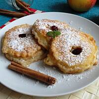 Jabłkowe krążki w cieście cynamonowym