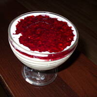 Deser mleczno-malinowy