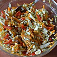 Surówka z pekinki z marchewką,papryką i koperkiem