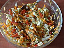 Fot. Duusiak, Surówka z pekinki z marchewką,papryką i koperkiem