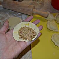 Pierogi z mięsem i cebulą