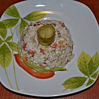 Sałatka z ryżem i wędzonym kurczakiem