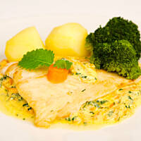 Dorsz w śmietanowym sosie warzywnym