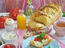 Fot. MIENTA, Odrywany chlebek na śniadanie