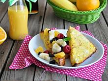 Fot. MIENTA, Pieczone tosty z owocami