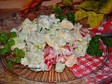 Fot. makusia, Sałatka z kolorowym tortellini