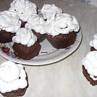 Babeczki z nutą piernikowo-cynamonową pod pokrywą śnieżną