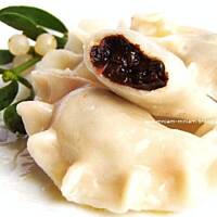 pierogi z suszonymi śliwkami