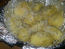 Fot. pwyso, pieczone czosnkowe ziemniaki