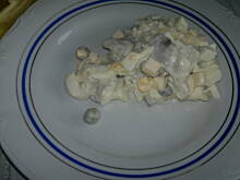 Fot. pwyso, sałatka z fileta śledziowego w sosie śmietanowym