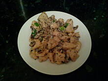 Fot. myszamycha, piersi z kurczaka w sosie śmietankowo pieczarkowym