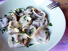 Fot. Mama - Różyczki, Uszka wigilijne z masłem i lubczykiem