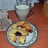 Maślano-drożdżowe rogaliki z czekoladą