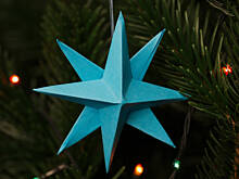Fot. Wkn, Papierowe ozdoby na choinkę - przestrzenna gwiazdka