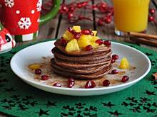 Fot. MIENTA, Piernikowe pancakes z granatem i pomarańczami