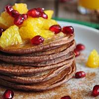 Piernikowe pancakes z granatem i pomarańczami