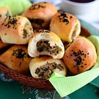 Drożdżowe kapuśniaczki z pieczarkami