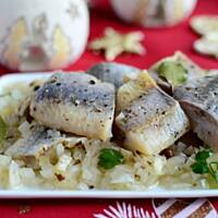 Śledzie z cebulą w oleju