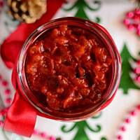 Śledzie w sosie pomidorowym z miodem i rodzynkami