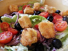 Fot. asiuniasia, Sałatka ze smażonym serem feta