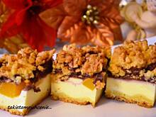 Fot. makusia, Sernik z brzoskwiniami i czekoladową pianką