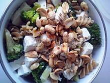 Fot. herbatka, Sałatka light z brokułem i fetą