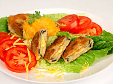 Fot. Wkn, Kotlety bakłażanowe z ciągliwym farszem serowym