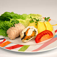 Roladki drobiowe z bakłażanem - danie na parze