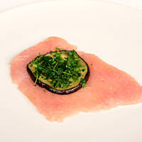 Roladki drobiowe z bakłażanem - danie na parze